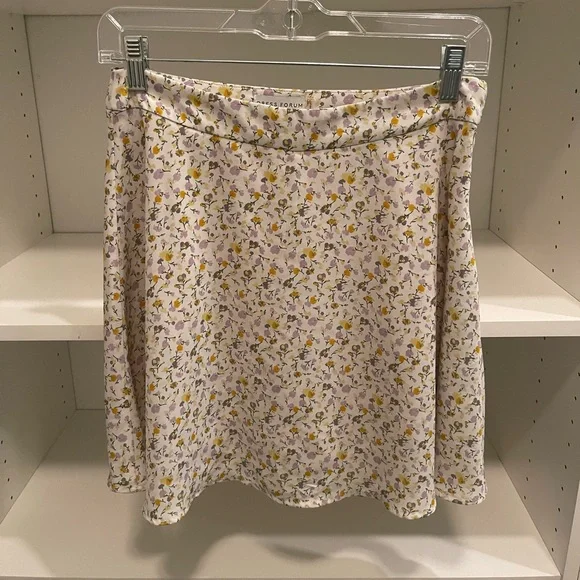 Urban Outfitters White Floral Skirt - Picture 3 of 8